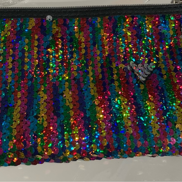 NWT RIAH Cosmetic case/or can be used as a wristlet!  Super cute - Picture 9 of 13